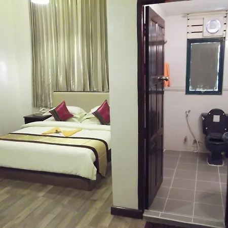 Golden Aye Yeik Mon Hotel Yangon Room photo
