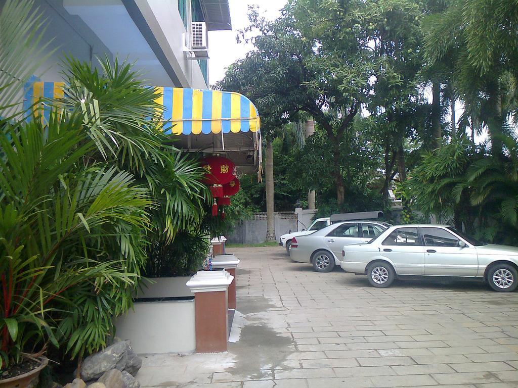 Golden Aye Yeik Mon Hotel *