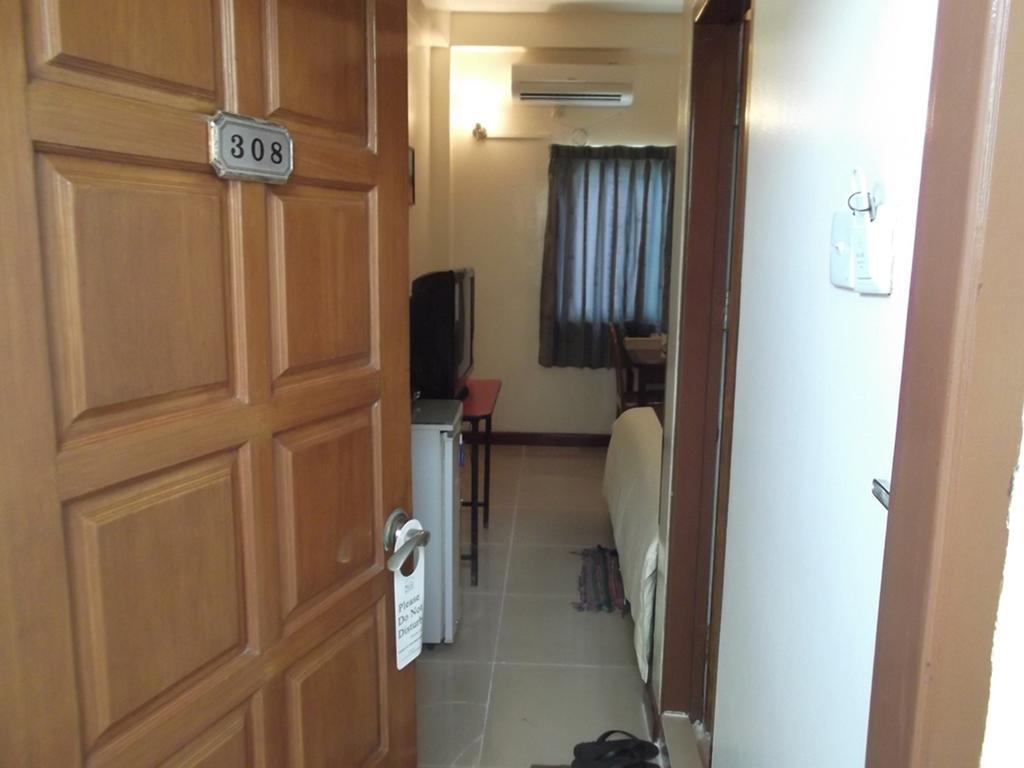 Golden Aye Yeik Mon Hotel *